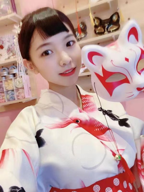 龙华皮肤白嫩的佳佳